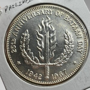 1967年フィリピンバターン・デー25周年記念1ペソ大型銀貨 PCGS認証 1967年フィリピン1ペソバターンデー25周年記念銀貨 - Etsy 日本