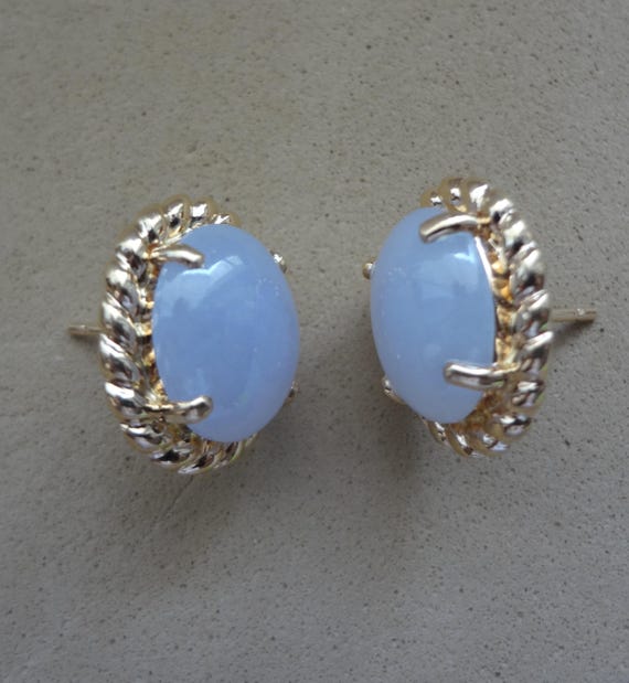 14K Oval Lavender Jade Cabochon Earrings View 4