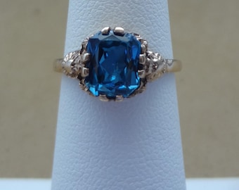 Vintage 10K Blue Stone Ring with Carved Heart Side Accents - Size 5