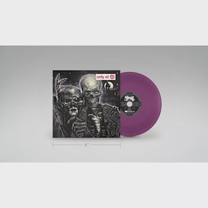 Puede incluir: Un álbum de vinilo con un disco morado y una portada con dos figuras esqueléticas. La portada es en blanco y negro. El disco mide aproximadamente 10 cm de diámetro y tiene el texto "only at Target".