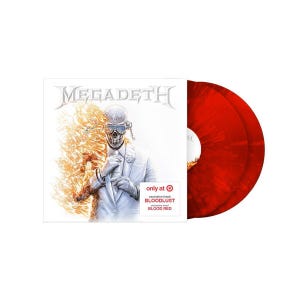 Puede incluir: Un disco de vinilo rojo y una portada de álbum blanca. La portada del álbum presenta el nombre de la banda "Megadeth" en letras plateadas. La ilustración muestra una calavera con un traje blanco y llamas. El texto "BLOODLUST BLOOD RED" también es visible.