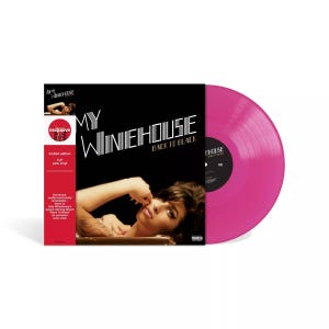 Peut inclure: Un disque vinyle rose et une pochette d'album pour "Back to Black" d'Amy Winehouse. La pochette est noire avec le texte "MY WINEHOUSE" et "BACK TO BLACK". Un autocollant rouge indique "exclusive" et "édition limitée 1LP vinyle rose".