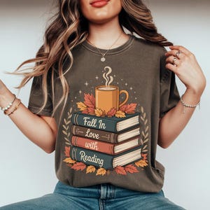 快適な色の読書好きシャツ、読書好きの秋シャツ、心地よい秋シャツ、ハロウィン読書シャツ、読書家へのギフト