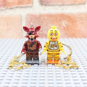 New 3D Figure Keychain  &quot;Welcome to Freddy Fazbear&#39;s Pizza....&quot; ~~ Funny keyring keychain