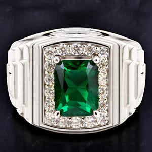 Men&#39;s Green Emerald Signet Ring - 925 Sterling Silver May Birthstone
