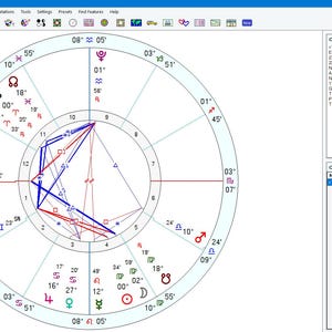 Könnte beinhalten: Ein Computerbildschirm mit einem astrologischen Horoskop, das Symbole, Linien und Zahlen zeigt. Das kreisförmige Horoskop hat blaue und rote Linien. Zusätzliche Fenster zeigen Horoskopdetails und Einstellungen.