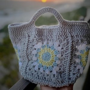 Handgemachte gehäkelte Blumenhandtasche: Boho Strick-Einkaufstasche