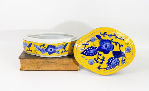 Yellow blue and white chinoiserie porcelain box - image 6