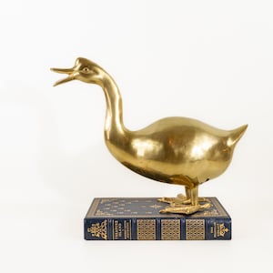 Vintage Brass Duck Figurine - Lifelike Farmhouse Decor, Gift for Duck Lovers