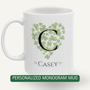 Taza personalizada con monograma de trébol: taza de café con nombre personalizado, regalo de herencia irlandesa, recuerdo de corazón celta