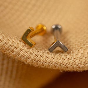 20G/18G/16G V Shape Push Pin • Threadless Flat Back Earring • Tragus • Flat Back Stud • Helix Stud • Cartilage • Titanium LJ28.15
