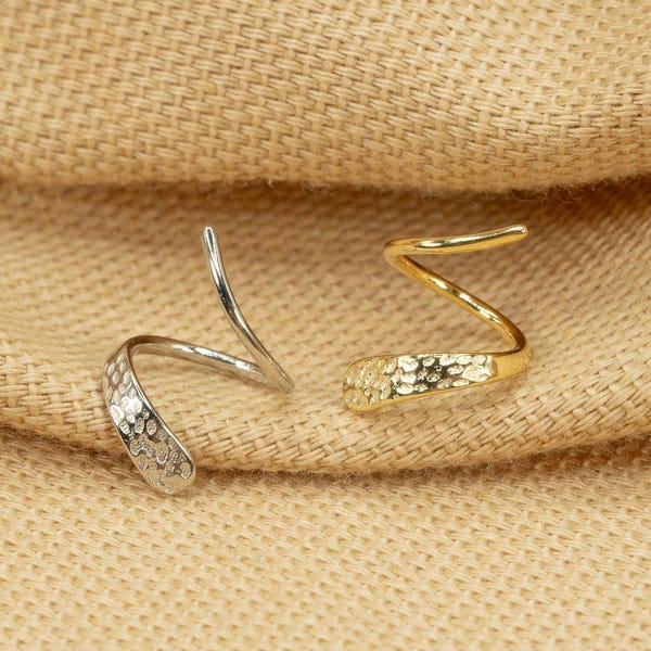 Delicati orecchini a spirale • Piccoli cerchi aperti • Orecchini testurizzati • Orecchini Huggie • Oro • Argento Sterling • Cerchi avvolgenti • Orecchini Huggers LJ27.14