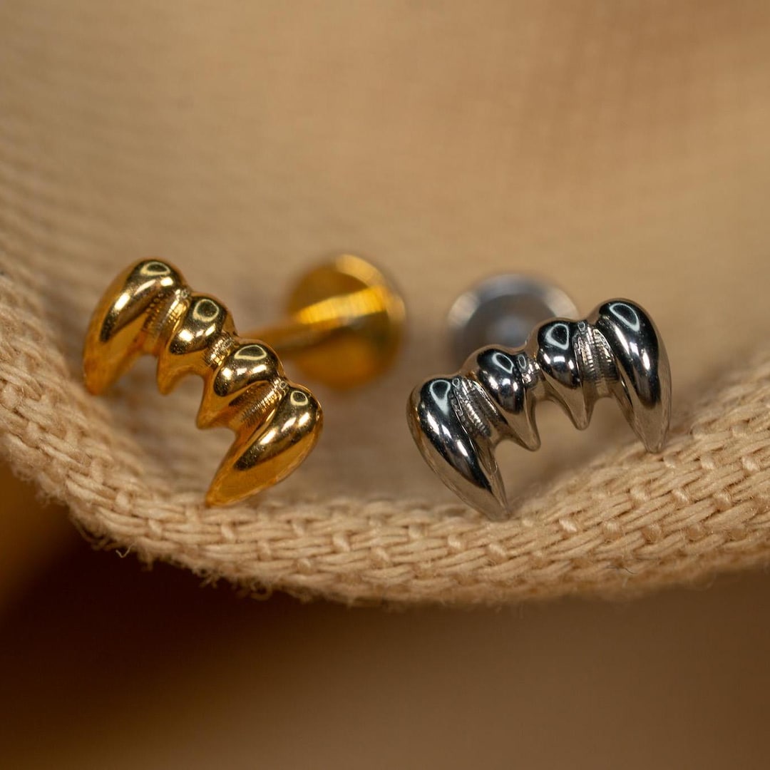 16G Vampire Teeth Flat Back Stud - Screw Back Stud - Gothic Style Earrings - Cartilage Piercing - Helix Stud - Gold - Silver - LJ29.24