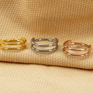 以下が含まれることがあります： ゴールド、シルバー、ローズゴールドのダブルフープイヤリング3個