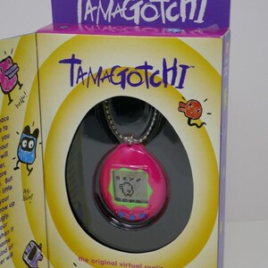 Bandai 1996-1997 Tamagotchi Rosa y Verde Mascota de Realidad Virtual n.° 1800 imagen 3