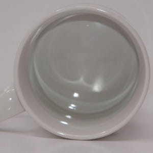 Taza de cerámica de 355 ml (Aplausos, Disney Mickey Mouse a través de los años) imagen 9