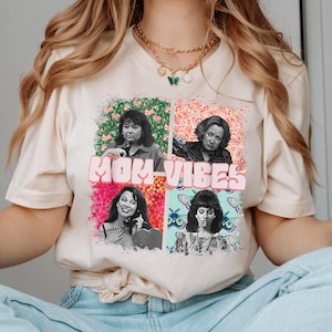 Magliette Mom Vibes, Maglietta vintage anni &#39;90 per la mamma, Maglietta retrò per la mamma, Regalo per la festa della mamma, Maglietta floreale per la mamma, Maglietta regalo di compleanno per la mamma, Maglietta per la mamma