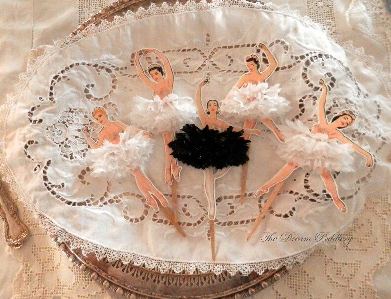 Cygne noir. Toppers de poupée ballerine de style vintage avec tutus ébouriffés, blancs ou noirs, pour cupcakes, gâteaux, apéritifs image 3