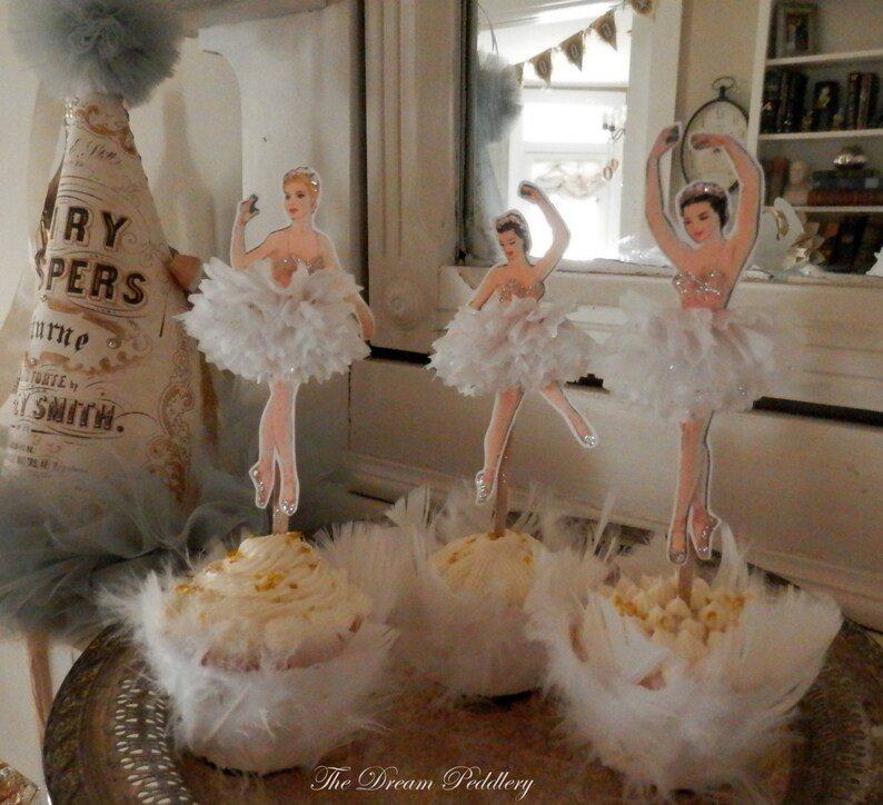 Cygne noir. Toppers de poupée ballerine de style vintage avec tutus ébouriffés, blancs ou noirs, pour cupcakes, gâteaux, apéritifs image 4