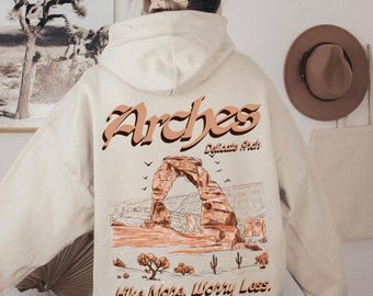 Arches National Park Sweatshirt | Retro Utah Desert Landscape Crewneck | Oversized Vintage sweatshirts.