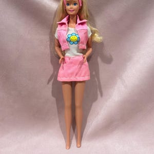 Share a Smile Barbie 1996