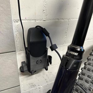 Halter für Bosch E-Bike Ladegerät - Sichere Und Praktische Halterung für Bosch E-Bike Ladegerät, Einfache Aufbewahrung Und Zugriff - Mehrfarbig