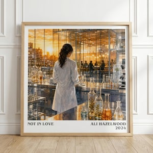Puede incluir: Una impresión artística enmarcada que muestra un laboratorio con una persona en bata blanca frente a una puesta de sol urbana a través de paredes de cristal. En primer plano, vasos y matraces. El texto dice NOT IN LOVE, ALI HAZELWOOD, 2024.