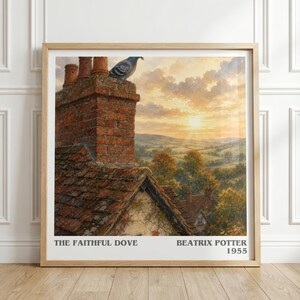 Könnte beinhalten: Ein gerahmter Kunstdruck mit einem Landschaftsgemälde eines Backsteinkamins, auf dem eine Taube sitzt, mit Blick auf eine hügelige Landschaft bei Sonnenuntergang. Der Text am unteren Rand lautet THE FAITHFUL DOVE BEATRIX POTTER 1955.