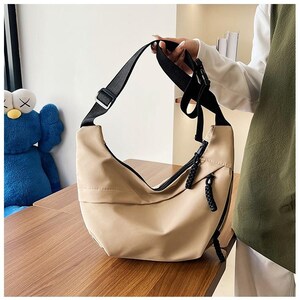 Bolsa de ombro estilo simples personalizada Bolsa crossbody leve | Nome do logotipo impresso personalizado | Bolsa de almôndega