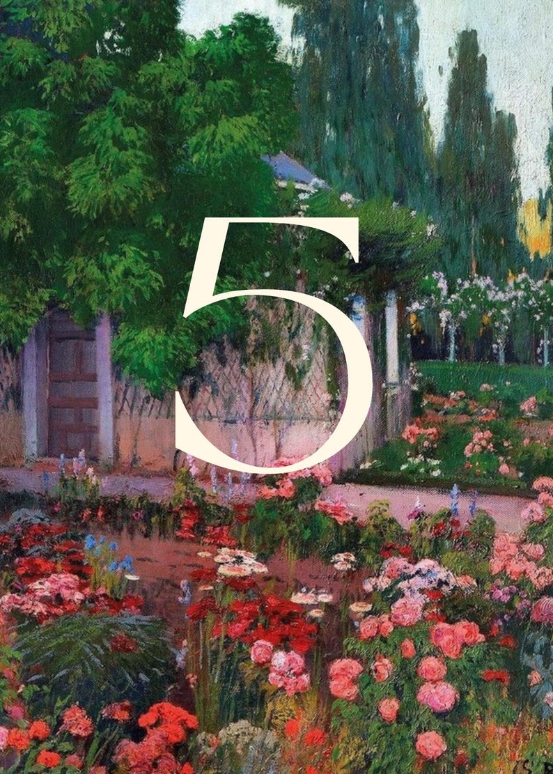 K&ouml;nnte beinhalten: Ein impressionistisches Gem&auml;lde einer Gartenszene mit leuchtend roten und rosa Rosen im Vordergrund. Die Zahl "5" ist auf das Bild gelegt. Eine Holzt&uuml;r und &uuml;ppiges Gr&uuml;n sind zu sehen.