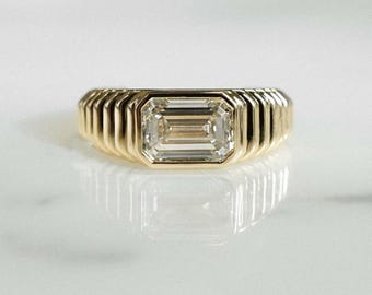 East To West 2.65 CT Emerald Cut Moissanite Diamond Engagement Ring 18k Yellow Gold Radiator Emerald Wedding Ring Bezel Set Solitaire Ring