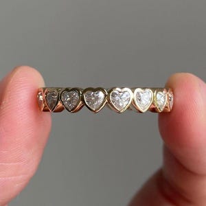 Anillo de boda de eternidad completa, apilable, con bisel de moissanita con corte de corazón, anillo de boda de moissanita con corte de corazón para mujer, regalos para ella