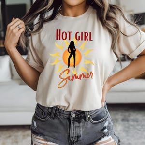 Hot Girl Summer, Hot Girl Summer Shirt, Summer Vibes Tee, Graphic T-Shirt, Women&#39;s Apparel, Casual Outfit, Trendy Summer Wear