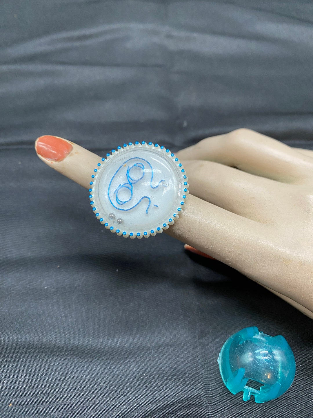 Vending Machine For Rings UFO Flying Saucer/big Eyed Alien 1 Vending Machine Ring 1970s - Etsy