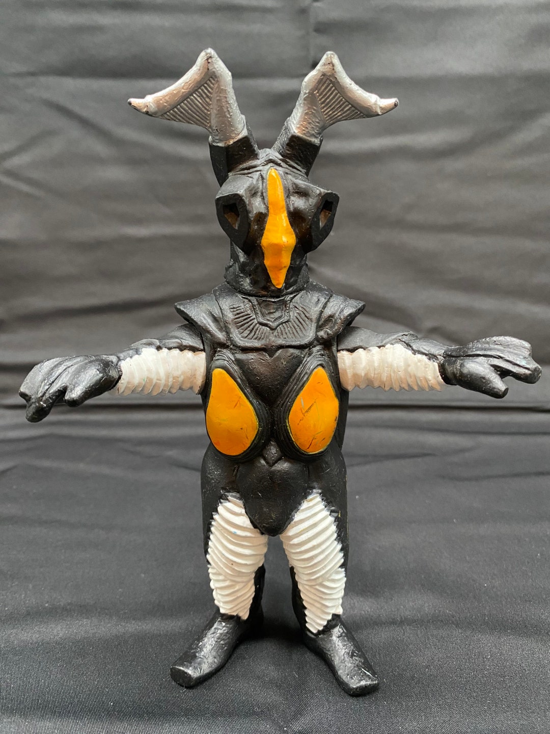 Bandai Ultraman Ultra Monster (kaijū) Zetton White Paint Bandai Ultraman Ultra Monster (kaijū) Zetton White Paint