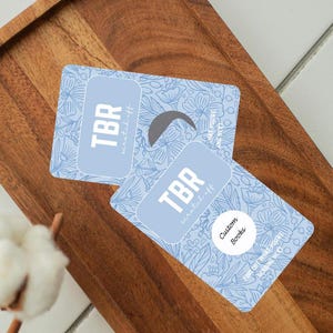 Carte à gratter TBR personnalisée, impression de fleurs bleues, liste de livres sur commande, cadeau livresque unique, suivi de lecture personnalisé, TBR interactif