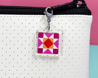 Quilty Zipper Charm - Lesbian Pride