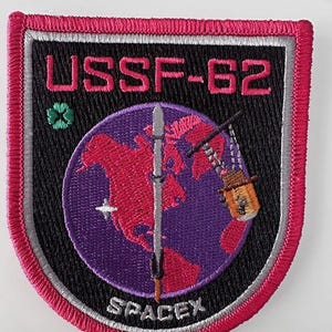Broderad stryklapp för USSF-62 SpaceX Falcon 9 satellituppdrag 3,5" | Space Force-märke för jackor, hattar och väskor | Samlargåva