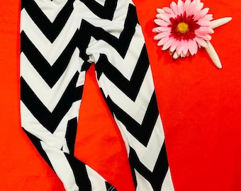 18 Monate schwarz-weiße Leggings, Kinder Shorts, Spielkleidung, MaryAngelsBoutique