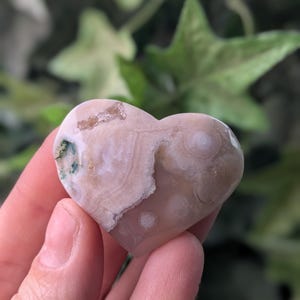 Flower Agate Heart Carving
