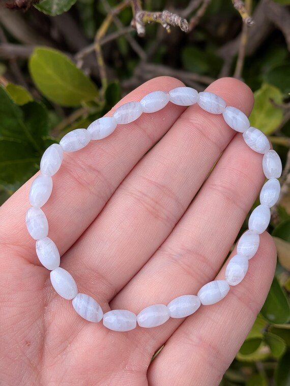 ブルーレースアゲート 蝶々（台座付き） ブルーレースアゲート 蝶々