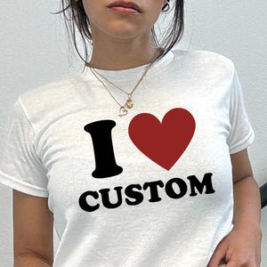 Ich liebe benutzerdefinierte Baby T-Shirt, I Herz benutzerdefiniertes Shirt, personalisiertes Y2K T-Shirt, benutzerdefinierte 90er Jahre T-Shirt, personalisiertes Text Baby T-Shirt, trendige Y2K Kleidung