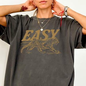 Comfort Colors® Easy Tiger Shirt, Vintage Distressed Tiger Shirt, Oversized Retro Tiger Tee, Trendy Grunge Indie Boho Shirt, Graphic Tee