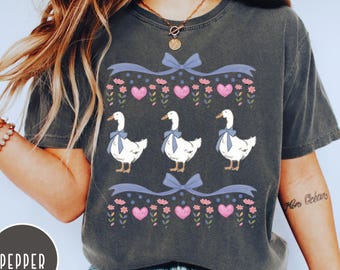 Camisa fea con lazos y corazones de ganso con lazo azul original de los años 80, camisa vintage con lazos y adorables corazones de garabatos, amante de los animales, camisa de ganso SV92