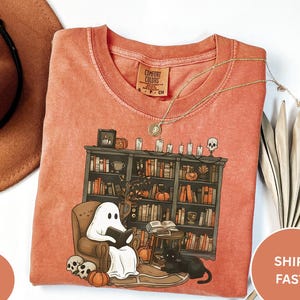 Retro Ghost Reading Books Shirt, Librarian Ghost Halloween, Halloween Teacher Sweatshirt, Halloween Shirt, Teacher Gift, Boo School