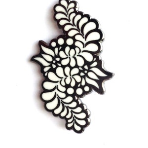Floral Folk Motif Enamel Pin- Black & White Tulipán