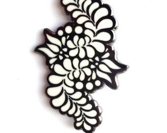 Floral Folk Motif Enamel Pin- Black & White Tulipán