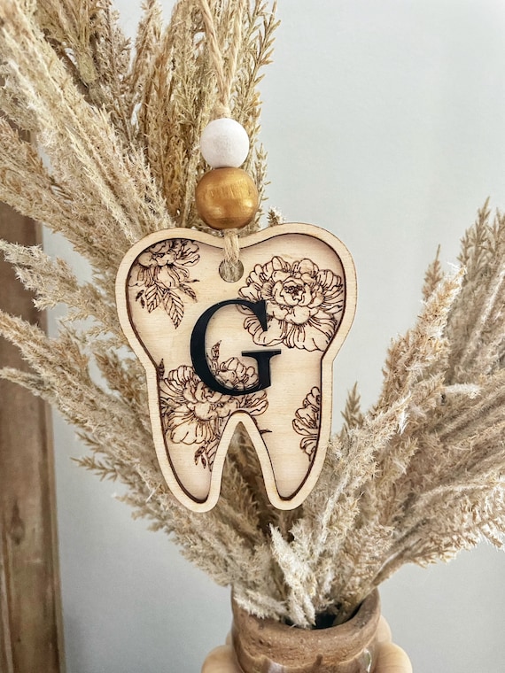 Personalized Tooth Ornament, Keepsake Wooden Gift Tag, dental assistant gift for her, dental team gift, dentist office Christmas ornament,