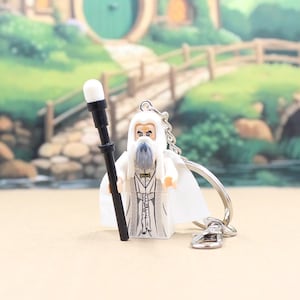 Custom Brick Style Collectible Figurine Keychain - Middle-earth Wizard Saruman the White Keyring