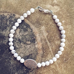 white sand dune // howlite beaded bracelet //  dainty boho style bracelet // gemstone bead jewelry with silver plated bead // peacock & lime